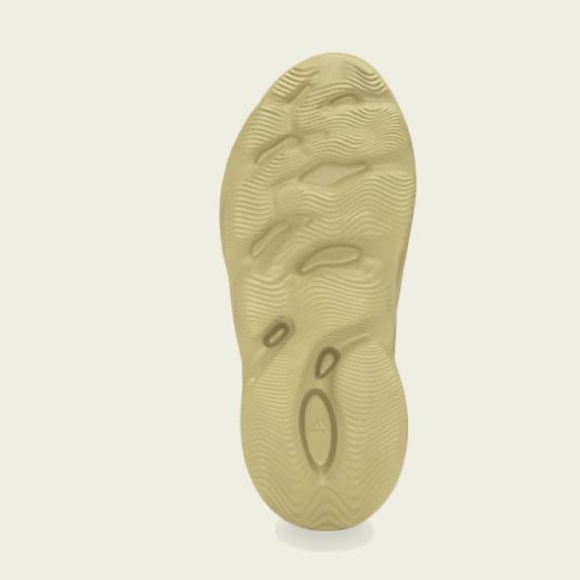 Yeezy Foam Runner Sulfur - Picture 7 of 10